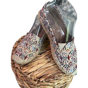Minnetonka Women's Size‎ 7 Multicolor Abstract Design Loafers Espadrille's